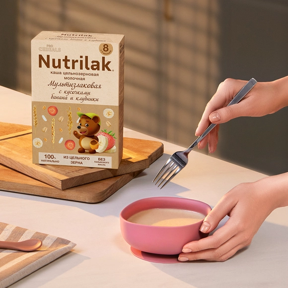Детская каша молочная цельнозерновая Nutrilak мультизлаковая с кусочками банана и клубники 