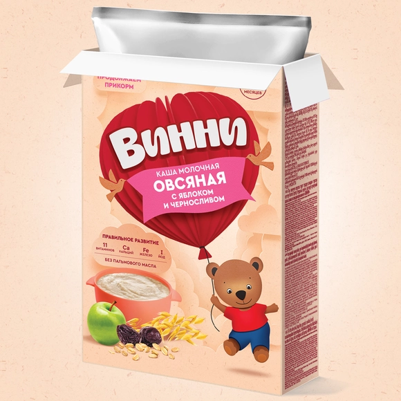 Молочная овсяная каша с яблоком и черносливом Винни